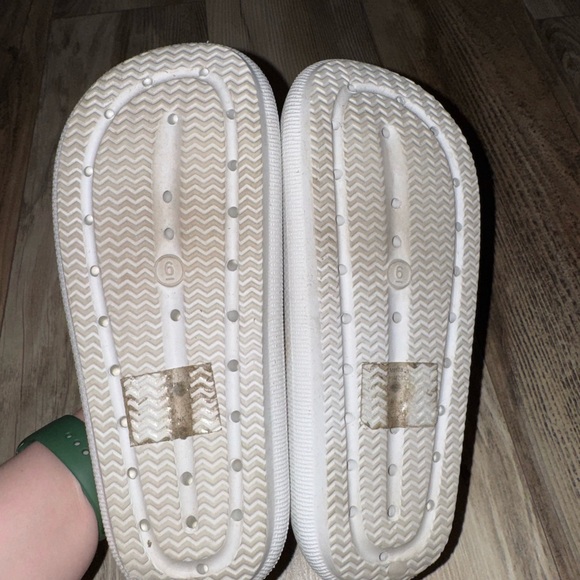 No Boundaries White Slide Sandals - Picture 2 of 2